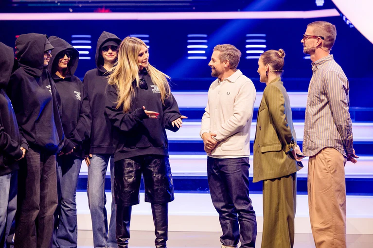 Überraschung! Modelscout Heidi Klum besucht Joko und Klaas. — © Nadine Rupp/Joyn/dpa