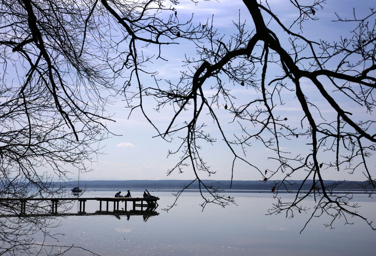 Mit Sonne, aber auch Regen und Gewitter - so zeigt sich das Wetter in Bayern. — © Karl-Josef Hildenbrand/dpa