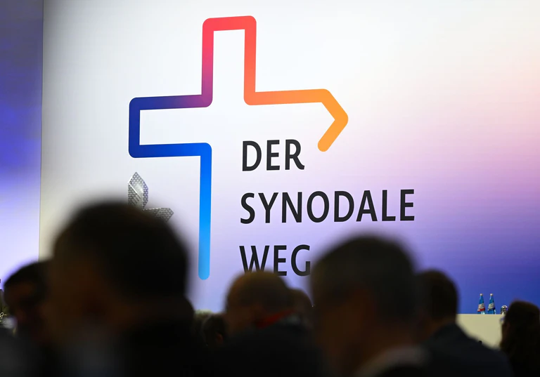 Der Synodale Weg soll in Deutschland Reformen in der katholischen Kirche ermöglichen. (Archivbild) — © Arne Dedert/dpa