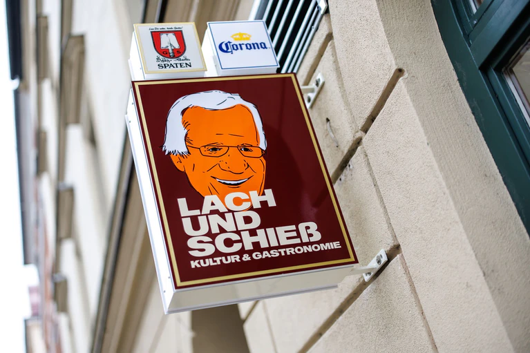 Legendäre Bühne: Die Münchner Lach- und Schießgesellschaft startet neu. (Archivfoto) — © Matthias Balk/dpa