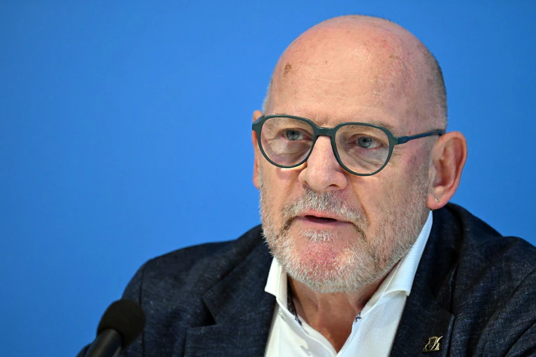Baden-Württembergs Verkehrsminister Winfried Hermann (Grüne) dringt auf einen Antrag für EU-Sozialgelder. (Archivbild)  — © Federico Gambarini/dpa