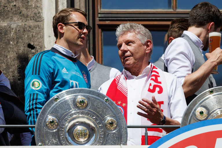 Dieter Reiter (rechts) ist nach eigenen Angaben FC-Bayern-Fan, seit er fünf Jahre alt ist. (Archivbild) — © Matthias Balk/dpa