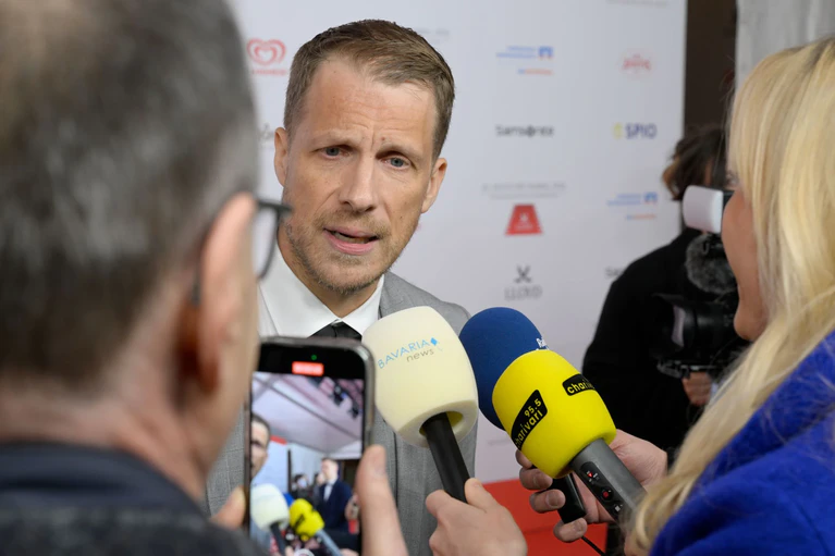Oliver Pocher kam auch nach München. — © Felix Hörhager/dpa
