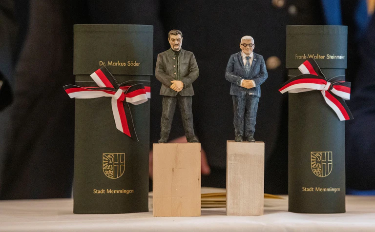 Steinmeier und Söder eröffnen Ausstellung.  — © Stefan Puchner/dpa