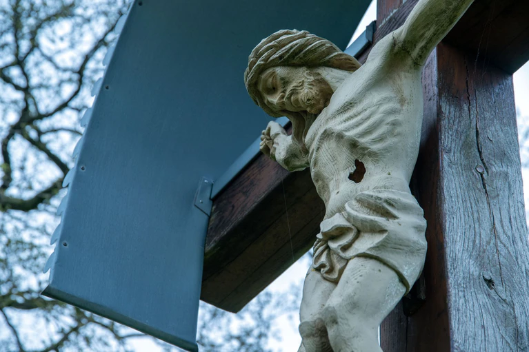 Am Aschermittwoch beginnt die Fastenzeit. Diese Wochen sollen Christinnen und Christen nutzen, um sich auf Ostern vorzubereiten. (Symbolbild) — © Pia Bayer/dpa