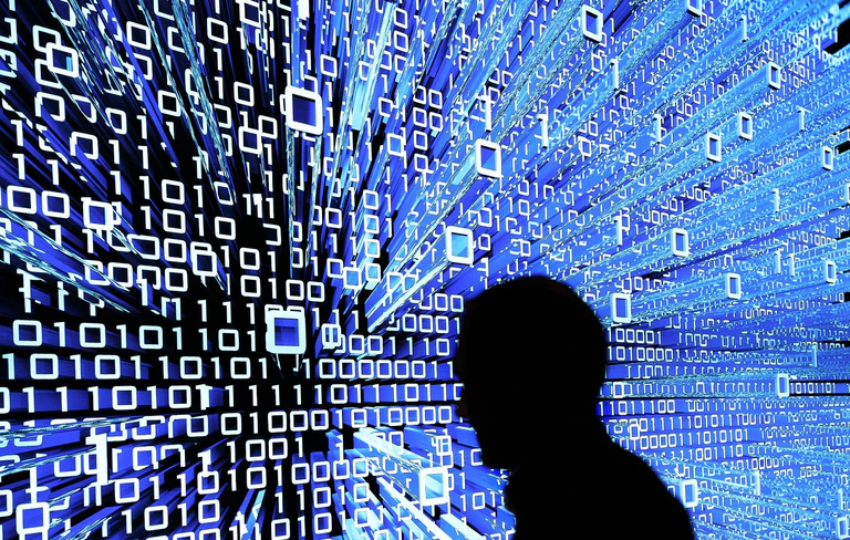 Künstliche Intelligenz ist nicht nur ein Segen - sondern kann auch ein Fluch sein. (Illustration) — © Peter Steffen/dpa