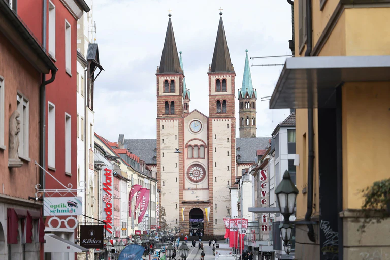 Würzburg ist die gastgebende Stadt des 104. Katholikentags. (Archivbild) — © Daniel Löb/dpa