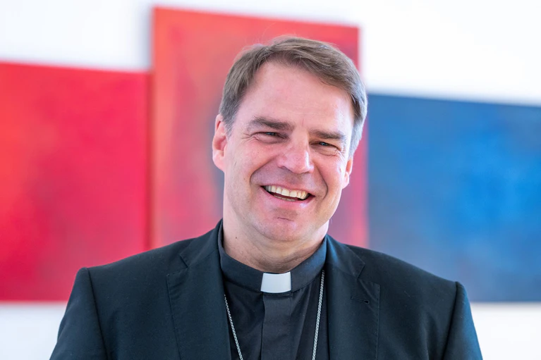 Stefan Oster ist Bischof in Passau. (Archivbild) — © Armin Weigel/dpa