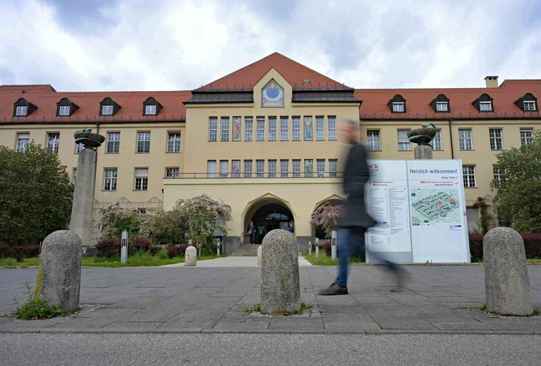 Im Klinikum Schwabing befindet sich die Kontaktperson in Quarantäne. — © Malin Wunderlich/dpa