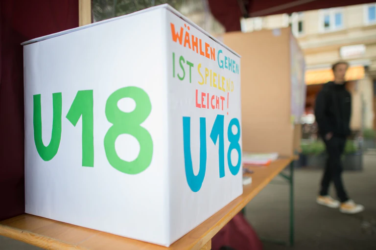 Im Vergleich zur U18-Kommunalwahl 2020 beteiligten sich diesmal fast doppelt so viele junge Menschen. (Symbolbild) — © picture alliance / Klaus-Dietmar Gabbert/dpa-Zentralbild/dpa