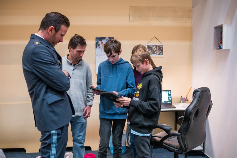  Im neuen Escape-Room sollen Jugendliche das Thema Cybersicherheit selbstständig, erkenntnisreich und mit Spaß erkunden können. — © Daniel Vogl/dpa