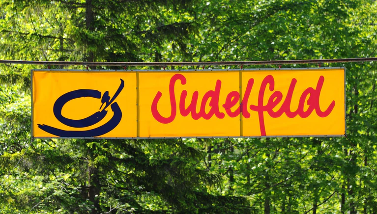 Die Sudelfeldstrecke Richtung Bayrischzell wird temporär für Motorradfahrer gesperrt. (Archivbild) — © picture alliance / dpa
