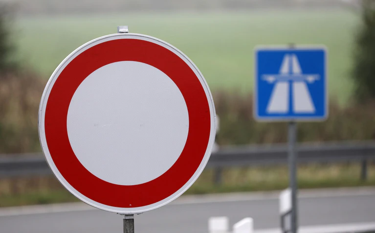 Die A9 bei Bayreuth wird komplett gesperrt. (Symbolbild) — © Bernd Wüstneck/dpa-Zentralbild/dpa