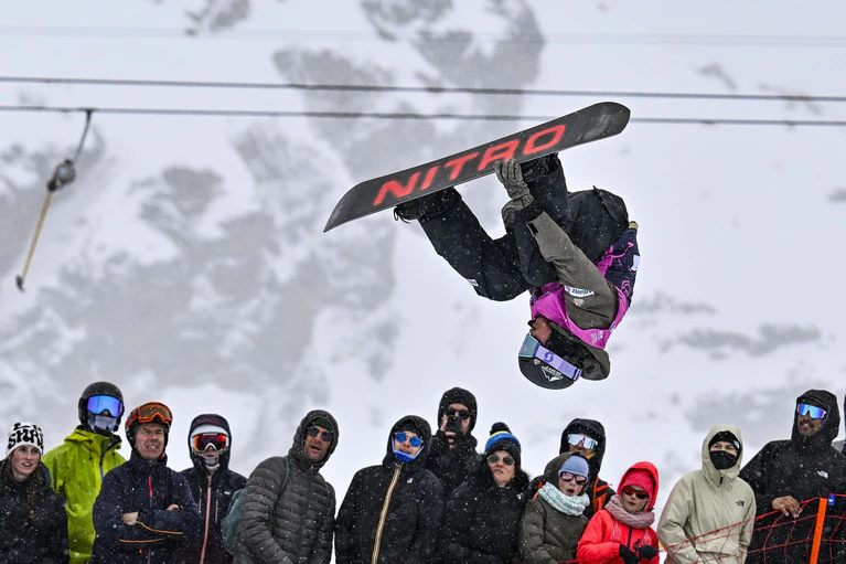 Halfpipe-Snowboarder Christoph Lechner gelingt der beste Wettkampf seiner Karriere. — © Gian Ehrenzeller/KEYSTONE/dpa