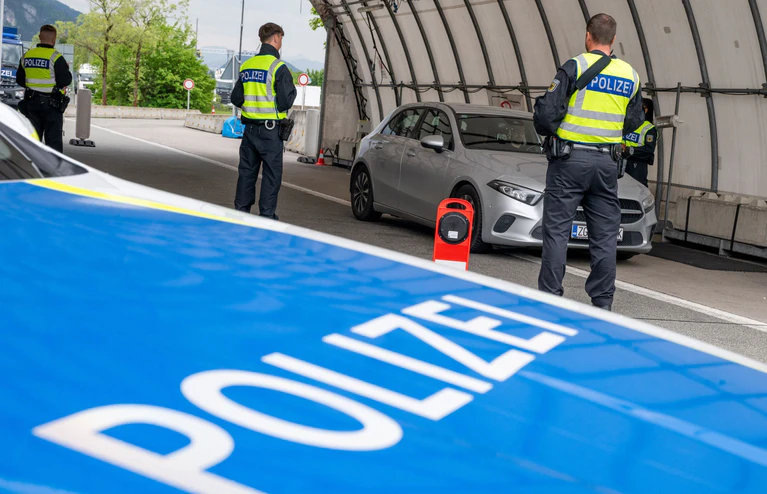 Langfristig seien die intensivierten Grenzkontrollen ohne mehr Stellen bei der Bundespolizei nicht möglich, sagt die Gewerkschaft der Polizei. — © Peter Kneffel/dpa