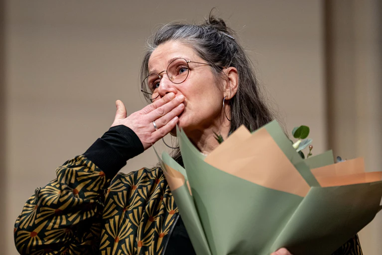 Ellen Grünwald hat sich im brandenburgischen Eberswalde für eine Reihe von Erinnerungsprojekten engagiert.  — © Fabian Sommer/dpa