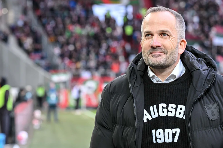 Manuel Baum bleibt Trainer beim FC Augsburg. (Archivbild) — © Harry Langer/dpa