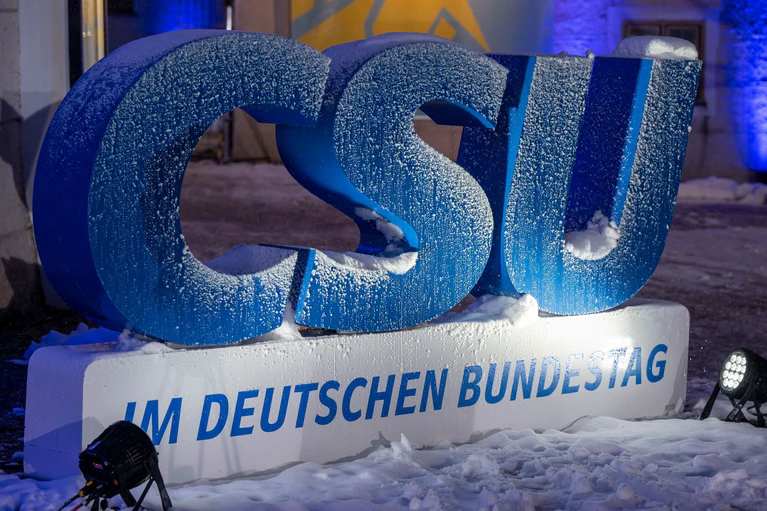 Start in den Wahlkampf: Die CSU trifft sich zu ihrer Winterklausur. (Archivbild) — © Peter Kneffel/dpa