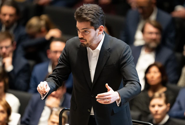 Lahav Shani ist beim Festival nicht willkommen. (Archivbild)  — © Sven Hoppe/dpa