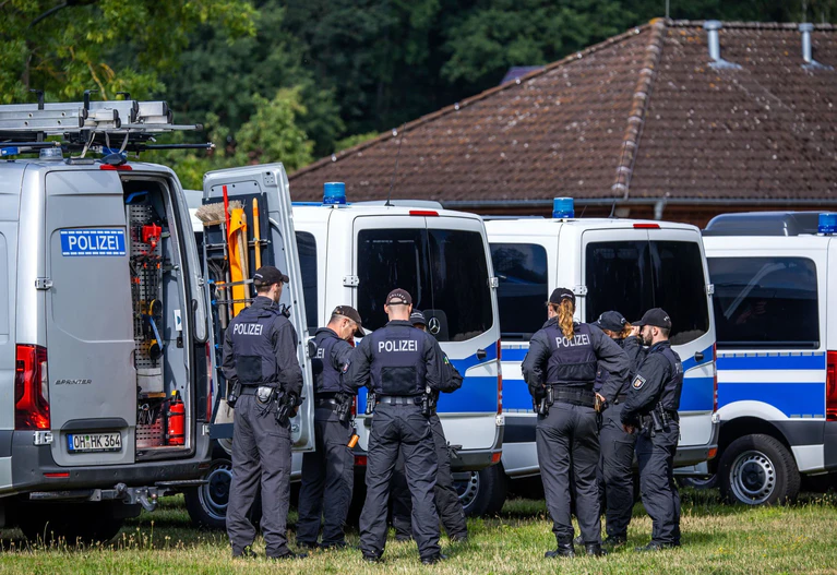 Auch in Plate in Mecklenburg-Vorpommern wurde nach dem Goldschatz gesucht. (Archivbild) — © Jens Büttner/dpa