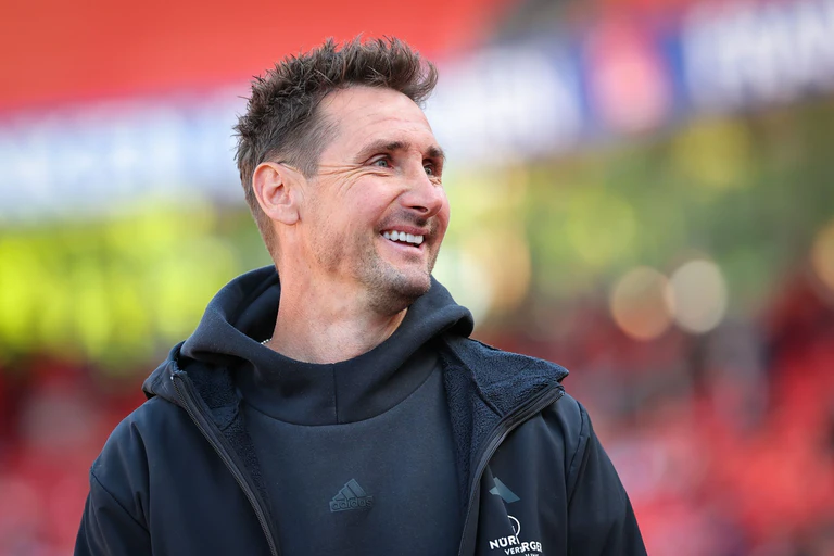 Miroslav Klose blickt auf seine erste Saison beim 1. FC Nürnberg zurück. — © Daniel Karmann/dpa