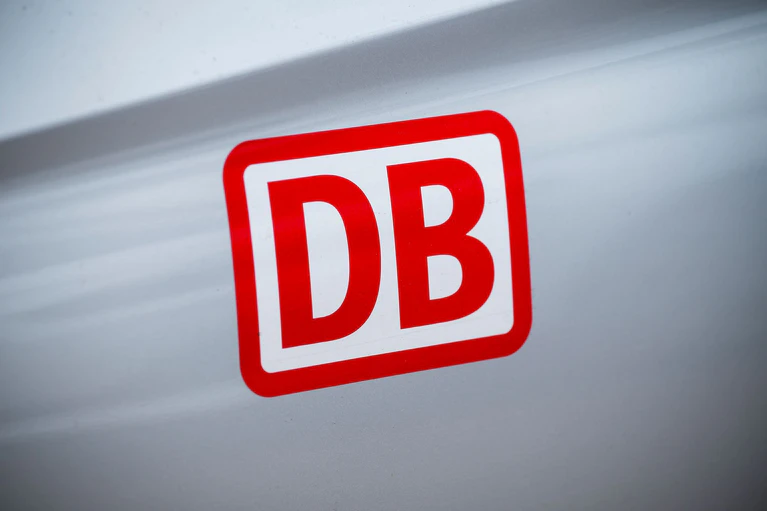 Die Bahnstrecke Nürnberg-Regensburg wird ab Februar zur Baustelle – mit erheblichen Auswirkungen für Reisende. (Symbolbild) — © Daniel Vogl/dpa