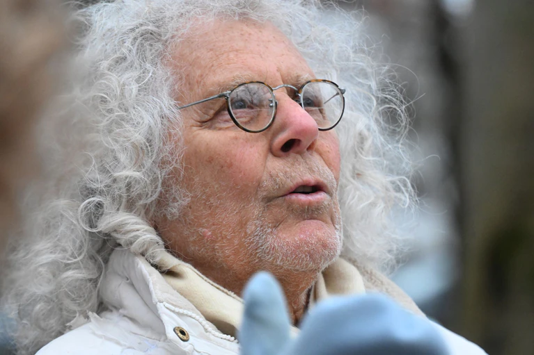 Rainer Langhans, Ikone der 68er-Bewegung, setzt sich mit dem Sterben auseinander.  — © Felix Hörhager/dpa