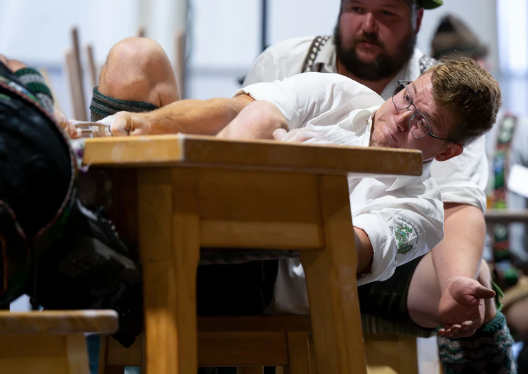Andreas Sturm stammt aus einer Fingerhakler-Dynastie. — © Sven Hoppe/dpa