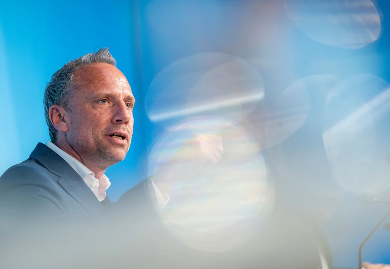 2025 veröffentlichte Bayern letztmals einen Klimabericht. Wer seither wissen will, wie die Umsetzung des Klimaschutzes in Bayern läuft, muss sich gedulden. Eine versprochene digitale Lösung ist noch nicht umgesetzt. (Archivbild) — © Peter Kneffel/dpa