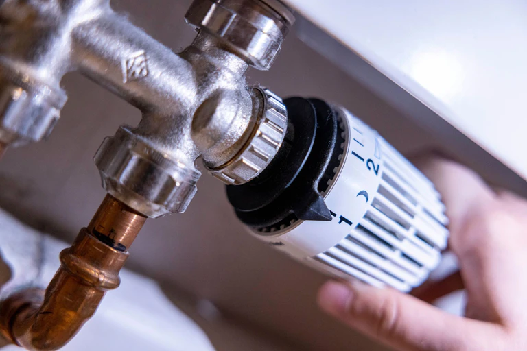 Heizen war für viele Bayern vergangenes Jahr teurer. (Archivbild) — © Thomas Banneyer/dpa