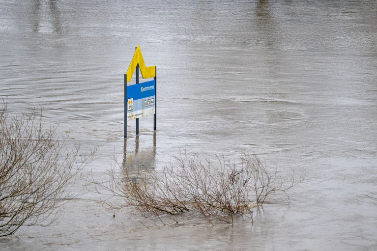 Seit Tagen gibt es Hochwasser in Nordbayern. — © Pia Bayer/dpa