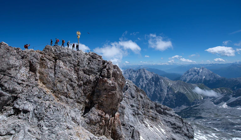 Die Zugspitze ist Deutschlands höchster Berg. (Archivfoto) — © Sven Hoppe/dpa