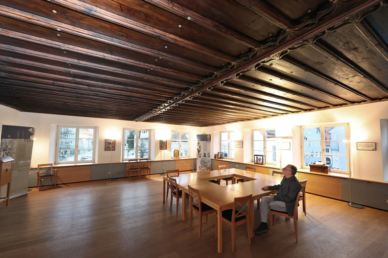 In dem Raum im Kramerzunfthaus hielten Bauern und Handwerker im Jahr 1525 ihre Forderungen in den "Zwölf Artikeln" fest. — © Karl-Josef Hildenbrand/dpa