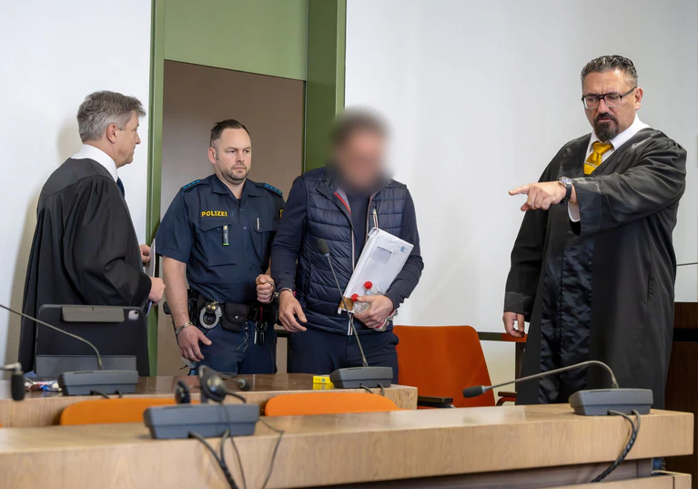 16 Verhandlungstage sind angesetzt.  — © Peter Kneffel/dpa