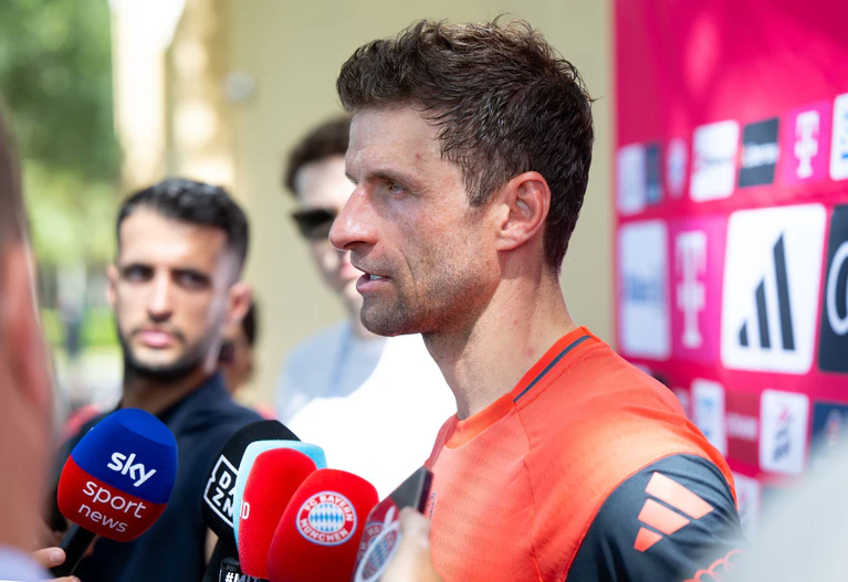 Thomas Müller äußert sich nach dem Training in Orlando zu seiner Zukunft. — © Sven Hoppe/dpa