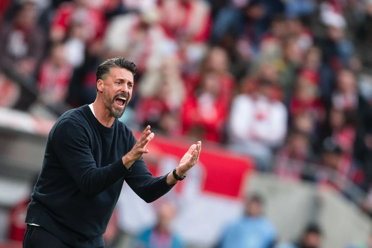 Trainer Sandro Wagner trifft mit dem FC Augsburg auf Leipzig. — © Marius Becker/dpa
