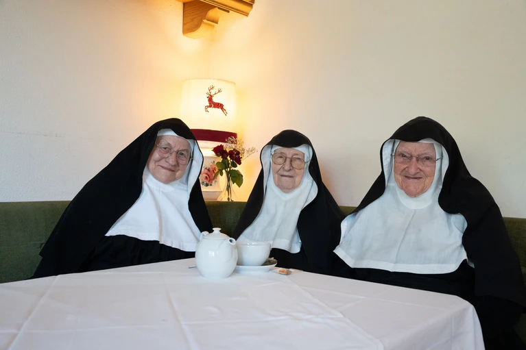 Werden Schwester Rita, Schwester Regina und Schwester Bernadette den Vorschlag annehmen? (Archivbild) — © Noah Hatz/dpa