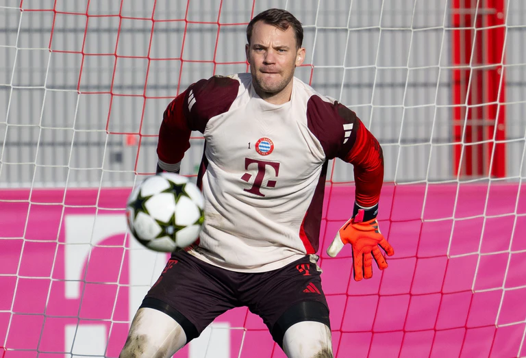 Auch der zuletzt verletzte Manuel Neuer ist beim Trainingsstart des FC Bayern dabei. — © Sven Hoppe/dpa
