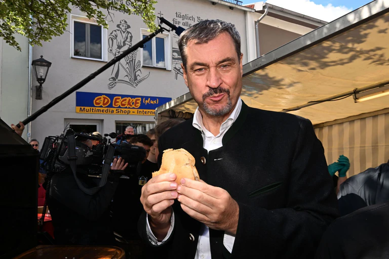 Das Essen schmeckt. — © Felix Hörhager/dpa