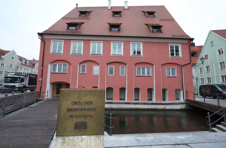 Im Kramerzunfthaus in der Innenstadt hielten Bauern und Handwerker im Jahr 1525 ihre Forderungen in den "Zwölf Artikeln" fest. — © Karl-Josef Hildenbrand/dpa