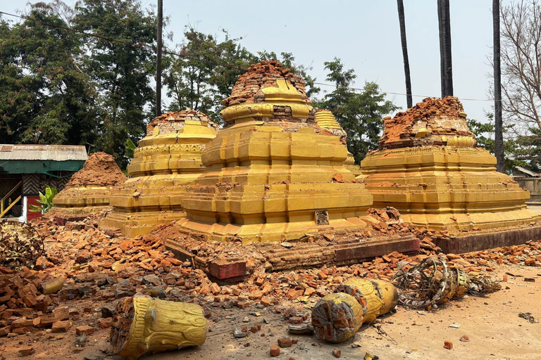 Tausende Pagoden wurden Schätzungen zufolge zerstört. — © Aung Shine Oo/AP/dpa