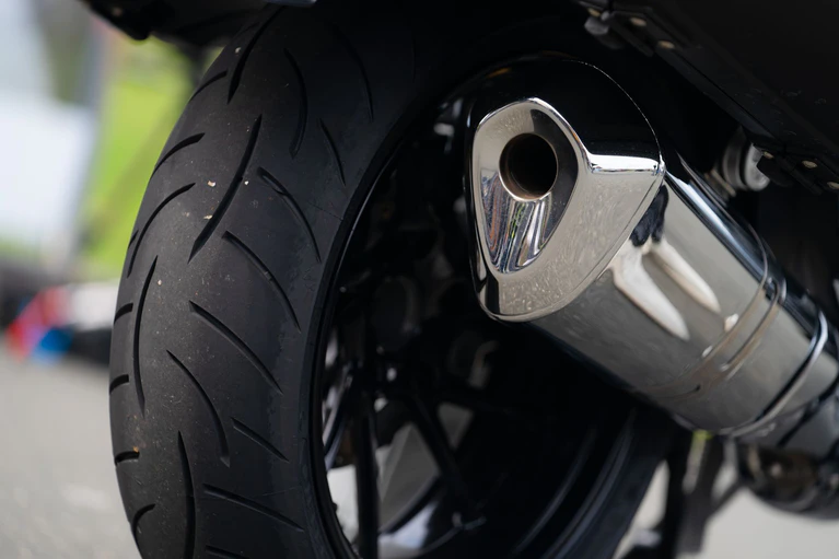 Motorradlärm nervt viele Anwohner an beliebten Routen. (Symbolbild) — © Nicolas Armer/dpa