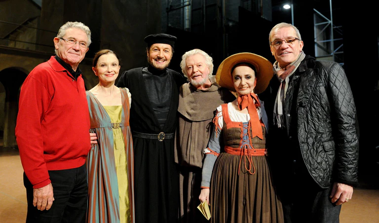 Ray Barra (erster von links) ist nach Angaben des spanischen Staatsballetts an seinem Wohnort im südspanischen Marbella gestorben.  — © picture alliance / dpa