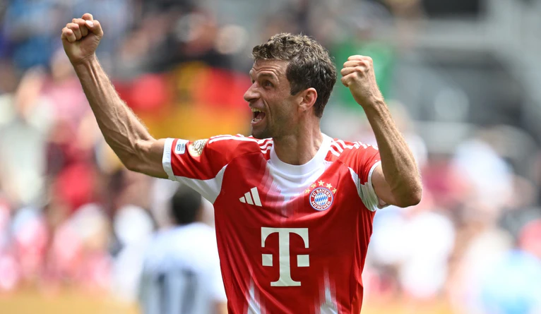 Thomas Müllers Jubel nach dem 250. Pflichtspieltor als Bayern-Profi. — © Sven Hoppe/dpa