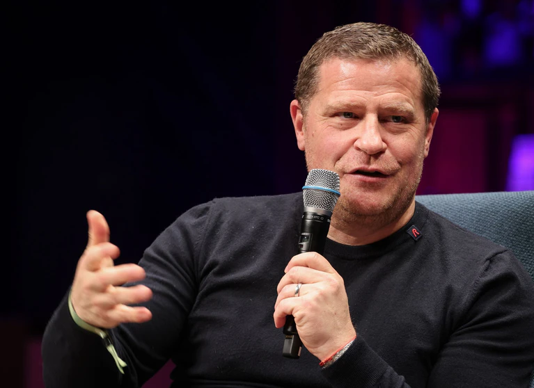 Mit dem FC Bayern vor wichtigen Spielen: Sportvorstand Max Eberl — © Christian Charisius/dpa