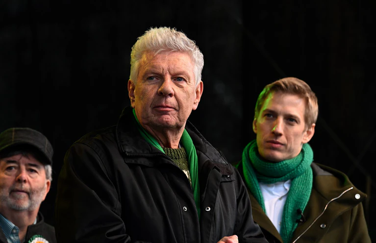 Das Münchner CSU-Spitzenpersonal empfiehlt SPD-Amtsinhaber Reiter (Mitte) bei der Stichwahl gegen den Grünen-Kandidaten Krause (rechts). — © Felix Hörhager/dpa
