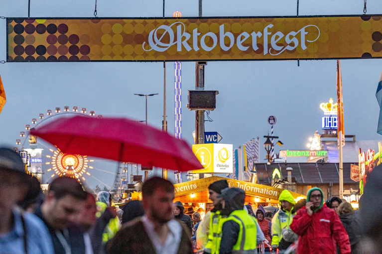 6,5 Millionen Menschen haben nach offiziellen Angaben das Oktoberfest besucht. — © Armin Weigel/dpa