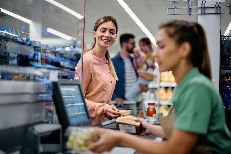 Supermarkt Kasse — © Drazen Zigic / iStock