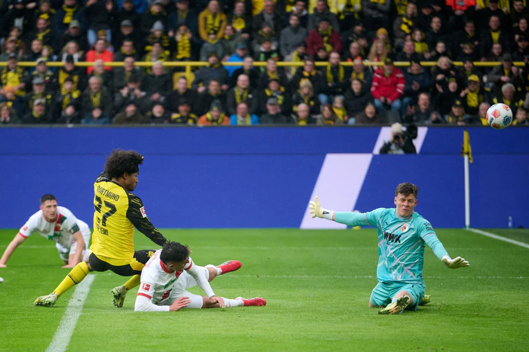 Karim Adeyemi ließ die Dortmunder Fans früh jubeln. — © Bernd Thissen/dpa