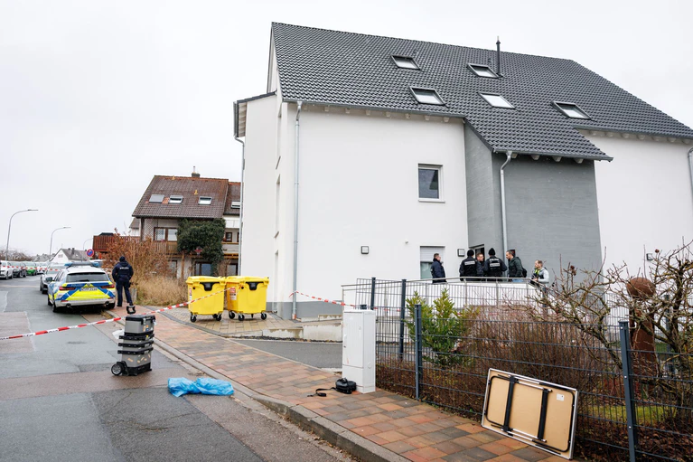 Das Opfer lebte in dem Wohngebiet am Stadtrand.  — © Daniel Karmann/dpa